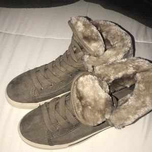 Grey suede sneakers with fur